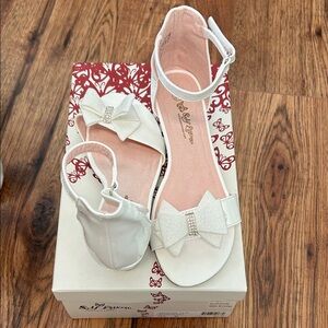 Girls White Patent Leather Low Heal Dress Shoes